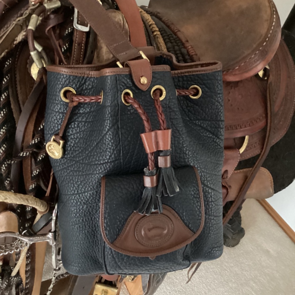 Authentic Vintage Dooney&Bourke Pebble Leather Sling Back Bucket Handbag - Picture 14 of 15